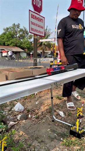 Petugas Pos kaget Terbangun Palang Pintu Tiba-Tiba Nyala Sendiri #palangpintukeretaapi