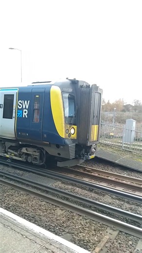 class 444 departing bedhampton (recorded 2025)