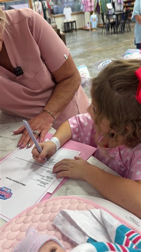 Haven Wren made a very special trip all the way from Mississippi with her sister Sammie Jo, her mom, and her M&M to celebrate her 5th birthday in the sweetest way, with an adoption day at Little Mama’s Nursery. 💕 Haven loves all things baby dolls and absolutely loves being a little mama, so this day was extra special for her. She took her time looking at the babies, and when she found the one, you could see the love on her face right away. She chose a beautiful full silicone preemie baby, and w