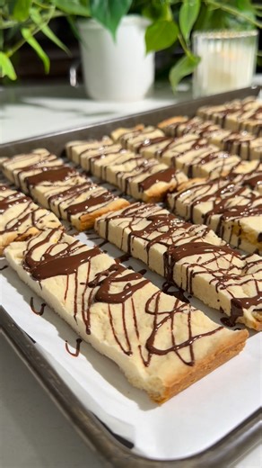 5K views · 46 reactions | I don’t bake often but this one hits different. Made these Lemon Shortbread Cookies with Chocolate Drizzle in honor of my mom who loves lemon and chocolate. Baking recipes that remind me of her has been such a comfort during a hard season. Buttery, citrusy, sweet, and salty perfection - perfect for gifting or a quiet cup of tea when you need a minute. #baking #cookies #holidaycookies #chocolate #lemon #dessert | The Lemon Bowl | Facebook