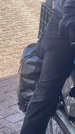 Cycling mikey! looks like it's 0-1 to me mate #cyclingmikeyclips #LondonRides #ElectricBike #POV #fyp