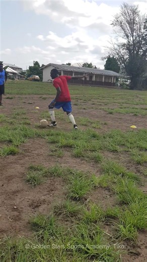 Jiere – Ball Mastery & Scanning Drill | Golden Stars Sports Academy, Tiko | Coach Isaac Obenson