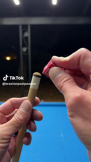 How to chalk a pool cue #8ballpool #9ball #billiards #tutorial #tip #howto