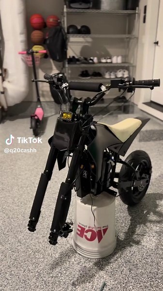 Blacked-Out Razor SX500: Clean Custom E-Bike Build