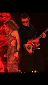 Alejandro Sanz cómo te ovacionaron anoche!!! Podrán pasar mil años con otros mil más pero lo que nos pasa en el escenario seguirá siendo único! ❤️Shakira #LMYNLWorldTour #shakira #shakirafans #shakifans #performance #shakifans #musicaenvivo | Rob Shukran Live Show