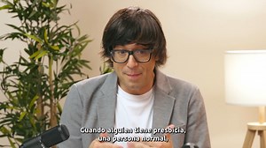 Los cristales progresivos: tu solución cuando la presbicia llama a la puerta. 🤓 🥸 En el episodio de hoy de nuestro pódcast Ojipláticos, Luis Piedrahita y nuestros #opticosexpertos hablan sobre la presbicia y todo lo que trae consigo. ¿Te lo vas a perder? 👓 Ya disponible en YouTube: https://bit.ly/3Z9ee6Q #generaloptica #ojiplaticos #podcast #elpodcastdegeneraloptica | General Optica