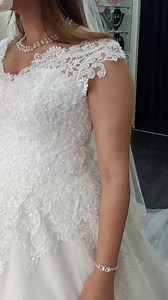 Simple, chic et romantique .... | Dentelle Blanche Robe de Mariée