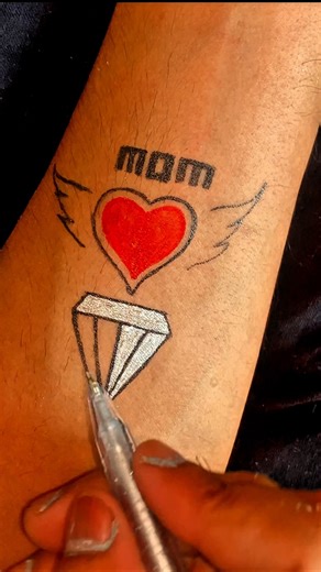 Maa ke liye Best Tattoo ❤️ | MOM Tattoo Design 💎 #momtattoo #hearttattoo #tattoodesign #shorts