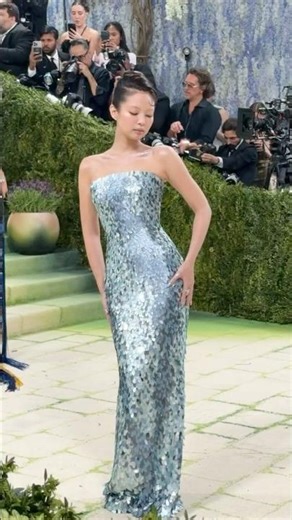 JENNIE Arrives to the 2026 Met Gala