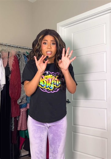 DIY one legged jeans #diy #doityourself #oneleggedjeans #outfit #outfitideas #fashion #fashiontiktok #outfitinspo #styleinspo #y2k #y2koutfits #y2kfashion #2000s #2000sfashion