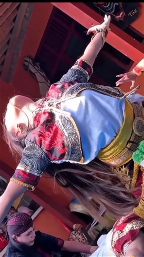 ndadi kesurupan #jaranan #ndadi #art#kesenian #cintabudaya #senijawi #cewekcantik#jathilan#love