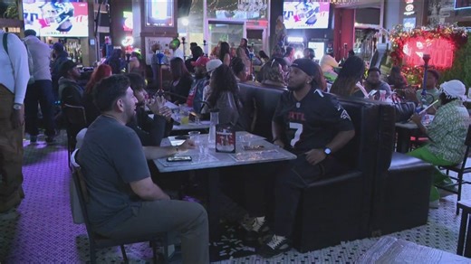 Falcons fans pack sports bar in Midtown, as local businesses see boom of Falcons success