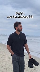 Growing up is okay ❤️‍🩹 🙌 Growing up also means getting to know yourself better. Personally, I feel better as I approach 30 than when I was 20. I feel at peace with my choices. 🧘‍♂️ Fewer relationships, but I'm closer to my family. Fewer distractions, more projects. For all that, I accept my past and I'm grateful to have gone through it. ❤️‍🩹 But we also have to deal with complicated things. I lost my grandparents and it was very hard. It's normal to feel sad and nostalgic at times. The most