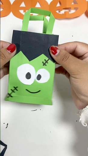 Bolsa de Frankenstein de papel 👻 | Manualidades divertidas para Halloween 🎃 #burrikiki #niños