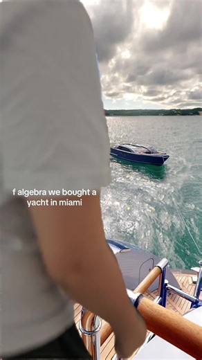 We on a yacht #fyp #maimi #friends #algebra ew I’m actually posting this @Bella @𝓵𝓸𝓵𝓪.🔇