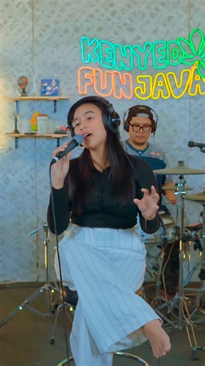 3 pemuda berbahaya on Instagram: "MENANGIS SEMALAM - 3 PEMUDA BERBAHAYA FT SALSA DHIRA Jangan lupa nonton full videonya di Youtube #3pemudaberbahaya #KenyedFunJava #music"