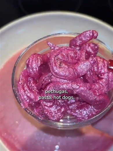 ¿Comida con glitter rosa? 🍗✨ La nueva tendencia de TikTok que divide opiniones. Aunque se ve muy