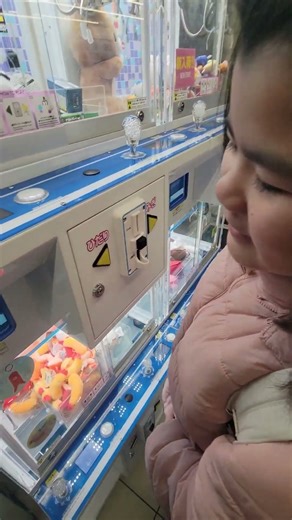 Convenience store crane game challenge this morning!