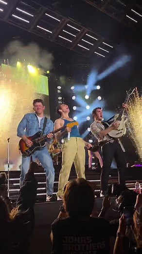Lovebug Performance by Jonas Brothers