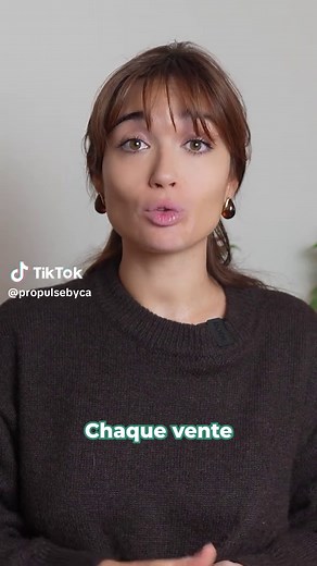 Les factures et devis en micro-entreprise 📚 La liste des mentions obligatoires sur une facture : – date d’émission – numéro de facture – identité de l’acheteur – identité du vendeur (dénomination, SIRET…) – date de la vente ou de la prestation – détail des produits ou services, quantités, prix unitaires – montant total à payer - si vous ne facturez pas la TVA, il faudra la mention “TVA non applicable, article 293 B du CGI” – si vous facturez la TVA, il faut faire figurer le numéro d’identificat