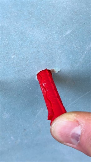 Turbo Tips on Instagram: "Drywall Anchor - Clean Install Test How to install drywall anchors so they grip instead of spinning in the hole. I show the exact setup, then run a real weight test to check what actually holds. Most drywall anchor failures come from bad installation, not the anchor itself. This quick test shows the right method and the load limit in real conditions. #drywallanchors #diy #tooltest"