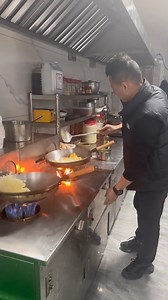 192K views · 1.4K reactions | #Technology makes life easier？ A chef from #Yiwu (#ZhejiangProvince) came up with a perfect idea to save time on cooking fried rice. He created a kind of special automatic fried rice machine, which can imitate chef's cooking action, so impressive! | T-Time HK | Facebook