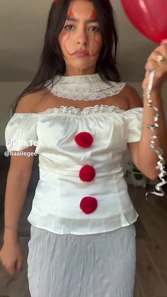 Create the Perfect Pennywise Halloween Costume