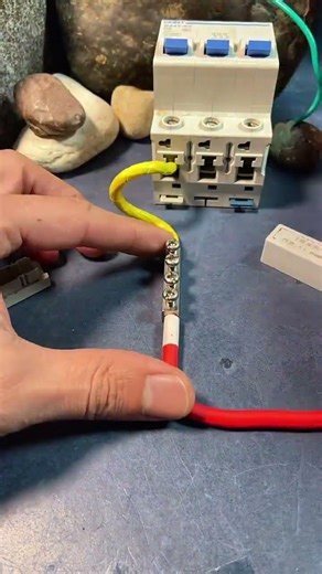How To Copper to Aluminum Wire Connection Technique #WiringTips #shortsfeed #wire #aluminum #copper