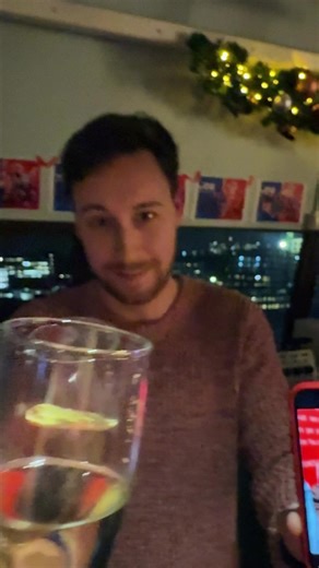 31K views · 735 reactions | Laten we proosten... 壟 Happy Q Year!  | Qmusic - Nederland | Facebook