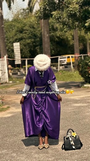 Catherine on Instagram: "JSYK🙂‍↔️ Happy Sunday 😇 #christiangirl #skirticon #happysunday #reels"