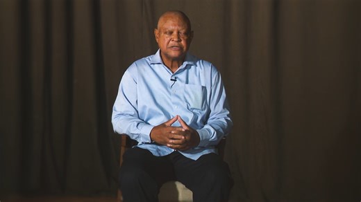 Ser pioneiro é misturar técnica com paixão. Eduardo Fernando, o primeiro trabalhador da TVM partilhou uma memória que resume o que significa construir uma nação através das imagens. “ #EUSOUTVM. Fui aqui tornado profissional... cresci aqui”. – Uma frase que ecoa o sentimento de quem não apenas assistiu à história, mas ajudou a instalá-la, cabo por cabo. | Televisão de Moçambique - TVM