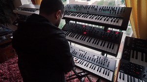 🎡The magic behind Travis Scott’s “Sicko Mode” 🎪 Bringing us the most notable intro of the past decade, classically trained pianist and producer, Roget Chahayed shared his deconstruction behind what made the intro to your favorite earworm. Learn more: http://bit.ly/32Pp3el | Native Instruments