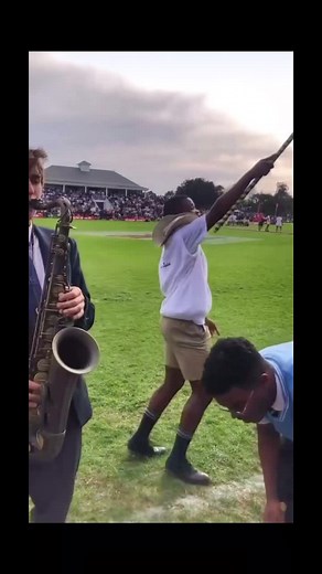 Rondebosch Boys’High School 💙💛📉 In South Africa 📍🇿🇦 #goodvibes #college #match #saintssociety #southafrica #🇿🇦 #rugby #bigperformance #school #chant #trompette #afriquedusud🇿🇦 #rondeboschboys #rbhs #rondebosch