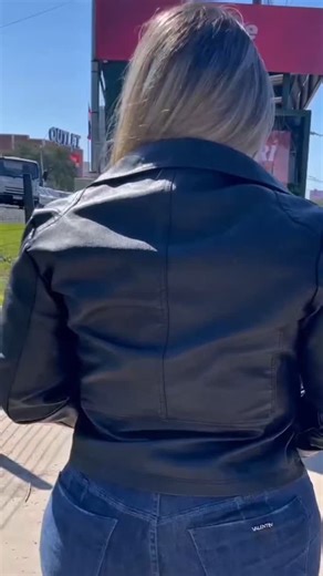 Feliz día de la Guarania 🇵🇾 La música es un lenguaje universal que conecta nuestras raíces con el presente. A través del Refugio De La Guarania buscamos rendir homenaje a 100 años de historia y al mismo tiempo acercarla a todos, con la fuerza del sonido moderno y accesible. 🤩 Pero eso no es todo, también Kolke regala un parlante a la semana: ✅️ Pasos para participar: 1-Escanear el código QR que están en los refugios. 2-Descargar la imagen con la guarania que más te identifica. 3-Subirla a tu 