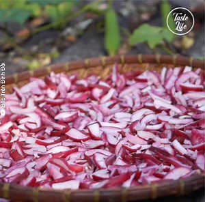 Such a healthy dish! Credit: YT: Bếp Trên Đỉnh Đồi (youtube.com/channel/UCDG75lCXu9WmJq_2uN-44Cg) I FB: @beptrendinhdoi (FB.com/beptrendinhdoi) | Taste Life