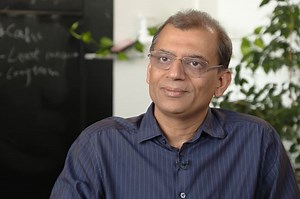 UCLA researcher uses virtual reality to understand how animals perceive space