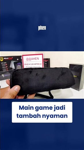 Buat yang suka main game mobile biar sikunya nyaman bisa pake bantalan kursi ini..