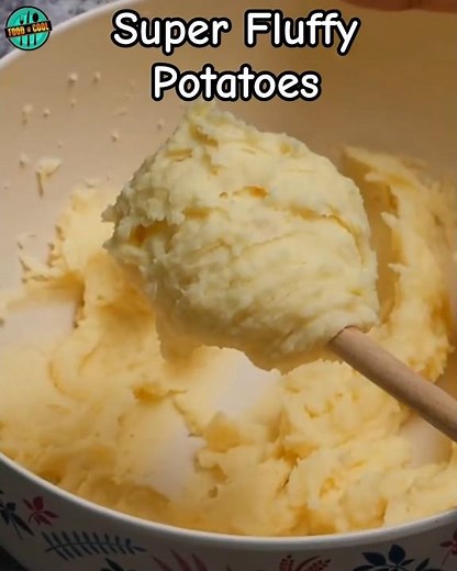 Fluffy Mashed Potatoes Recipe | Creamy & Soft Homemade Mashed Potatoes