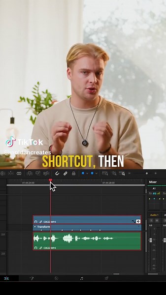 how to jump between your keyframes with a shortcut in DaVinci Resolve #davinciresolve #videoediting