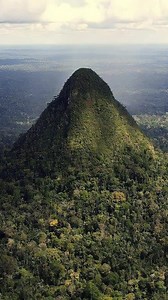 Cerro El Cono, Maravilla de la Naturaleza, una extraña y mística montaña en las profundidades de la Amazonía 🇵🇪🌎 #Amazing #amazoniaperuana #selvaperuana #wildlife #naturephotography #naturelovers #naturaleza #nature @fans destacados Ecorutas Amazonía | Puerto Inca "La Perla del Pachitea"
