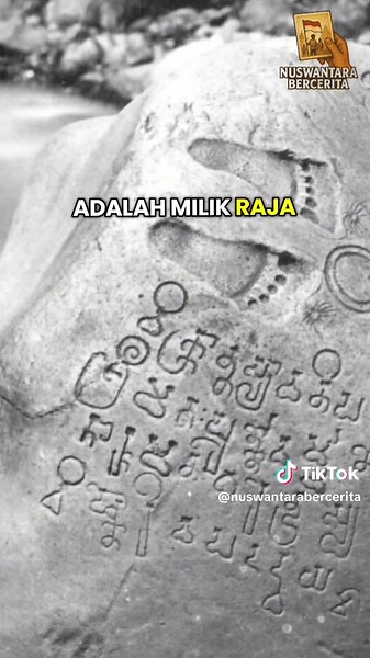 Foto Prasasti Ciaruteun - Bogor Tahun 1863 #sejarahindonesia #prasasticiaruteun #bogor #tarumanagara Foto yang Anda lihat adalah dokumentasi Prasasti Ciaruteun pada tahun 1863. Foto ini diambil oleh Isidore van Kinsbergen, seorang fotografer resmi Hindia Belanda yang ditugaskan untuk mendokumentasikan peninggalan kuno di Jawa. Sumber: Leiden University Libraries, P-044011 (Kinsbergen: Antiquities of Java Series no. 10). Prasasti ini ditemukan di tepi Sungai Ciaruteun, Bogor, dan diyakini berasal