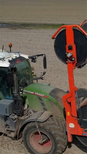 Injecting Slurry #fendt #slurry #tractor #agriculture #drone #new #ytshorts #machine #mest #gülle