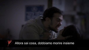 E’ la notte del 1° maggio 2015, due mesi prima dell’omicidio. Vincenza sta dormendo con suo figlio, quando all’improvviso si sveglia perché avverte dei rumori. Nunzio è riuscito ad arrampicarsi per 3 piani dai balconi del palazzo ed è entrato nell’appartamento dei genitori di Vincenza. #AmoreCriminale Rai3 | Amore Criminale