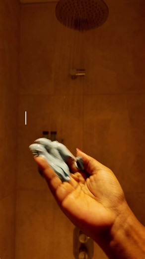 Ça fait 5 ans que j’ai découvert la skincare marocaine pour le corps et c’est une des meilleures ! J’essaie de faire deux hammam par mois (je n’ai pas encore trouvé un bon hammam sur BZ si vous connaissez) , je privilégie l’épilation orientale (je ne trouve pas sur Brazza) bref je compte sur vous ! 😅 . . #skincareroutinecongo #congobrazzaville242🇨🇬 #brazzaville #savonnoircongo