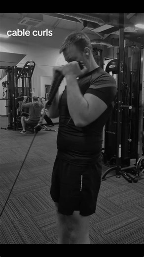 I love cable curls, and normally do behind the back curls. I have tried them with the rope attachment and it hit nicely. #workout #gymlife #gymmotivation #consistencyisthekey #fitnessdad