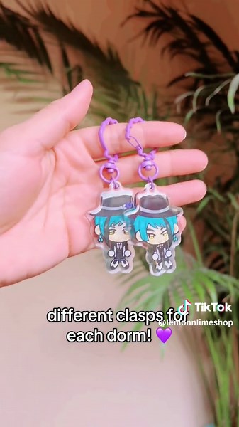 what do you think of our new TWST charms?? 👀🫶 . . . . . . . . #twst #twstプラス #twstコスプレ #twistedwonderland #twistedwonderlandedit #twistedwonderlandcosplay #twistedwonderlandmeme #twstcosplay #twstfanart #twstファンアート #malleus #malleusdraconia #riddlerosehearts