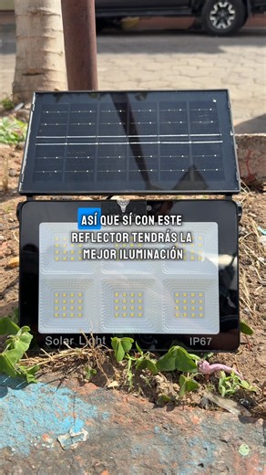 Reflector solar LED de 20W con panel de 15W ☀️💡, alumbra toda la noche 🌙, tiene sensor de movimiento 🚶‍♂️, es resistente al sol, lluvia y polvo 🌧️☀️💨, marco metálico 🛠️, luz blanca potente ⚡️, ideal para exteriores 🏡. Solo 195 Bs 💸, incluye 1 año de garantía 🛡️. ¡Aprovechá ahora y pedilo por mensaje! 📲 #solar #reflector #led #luz | Eco-Solar Luminarias Solares