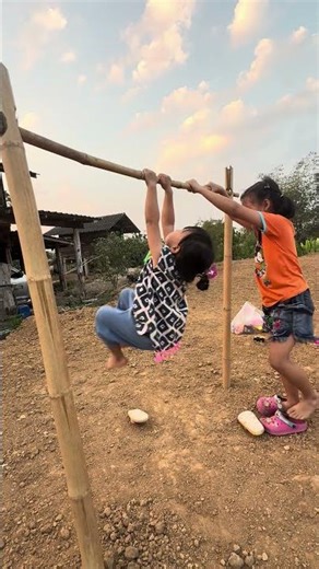 จะกระโดดขึ้นยังไงดีนะขึ้นแล้วลงไม่ได้ #สามวอสตอรี่ #เด็กๆ #เด็กๆ