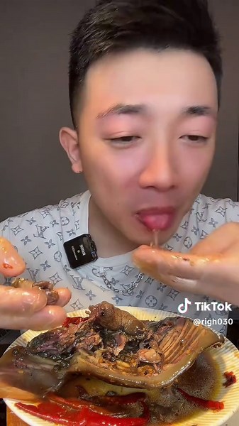 Turtle Mukbang Experience: Delicious Chinese Cuisine