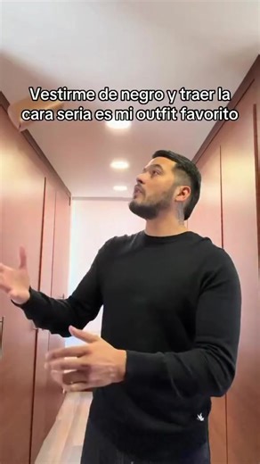 Vestirme de negro y andar con la cara seria es mi outfit favorito 🖤